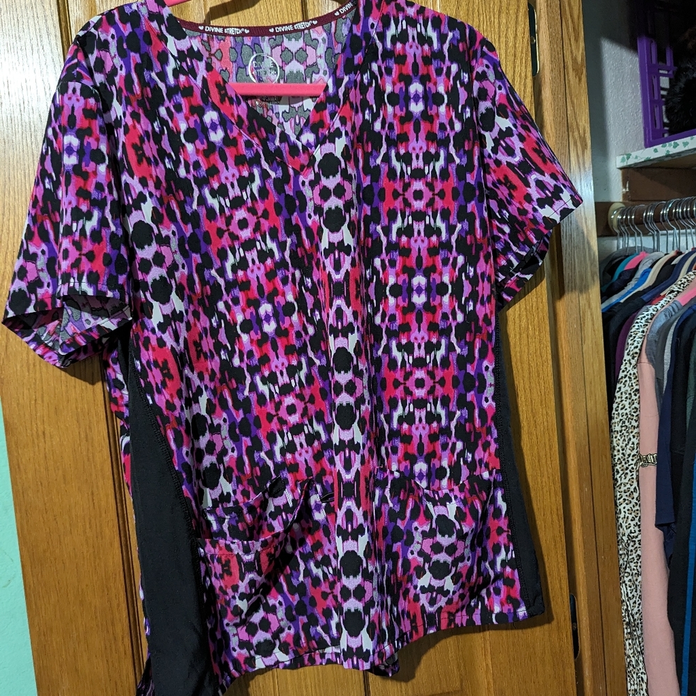 Divine stretch uniform top